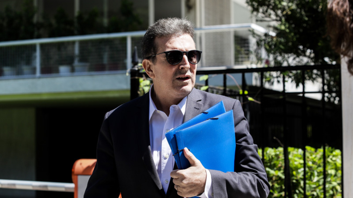Διαφθορά στην ΕΛΑΣ: «Ξήλωσε» όλους τους επίορκους αστυνομικούς ο Χρυσοχοΐδης