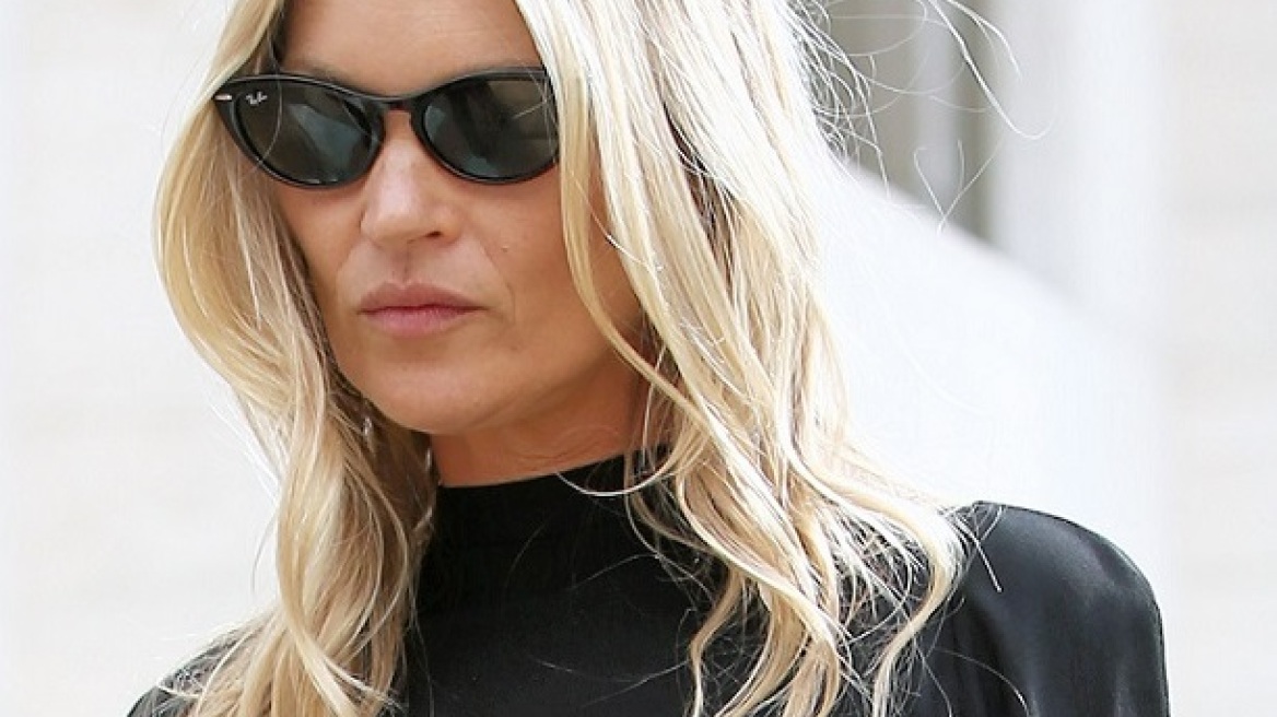 Καμία δε φοράει το μικρό μαύρο φόρεμα όπως η Kate Moss