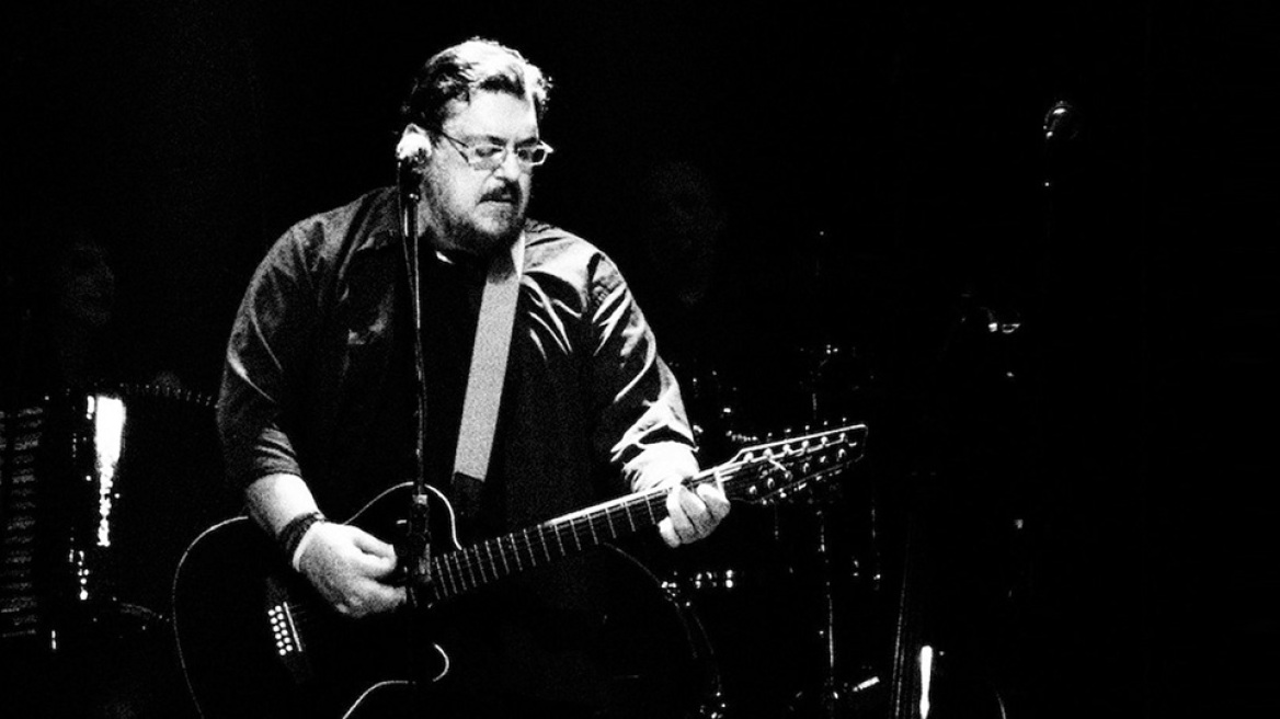 Λαυρέντης Μαχαιρίτσας: Τρυφερός τροβαδούρος, υπόγειος ροκάς, εκρηκτική προσωπικότητα