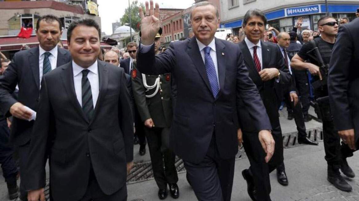 Τουρκία: Ο Αλί Μπαμπατσάν θα ιδρύσει νέο κόμμα πριν το τέλος του έτους 