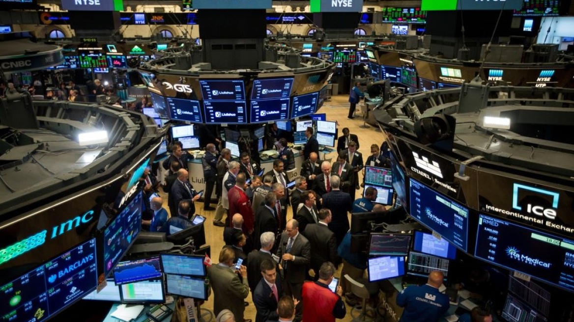 Wall Street: Μικρή διόρθωση στους δείκτες μετά τα ρεκόρ αλλά ισχυρά κέρδη για την εβδομάδα