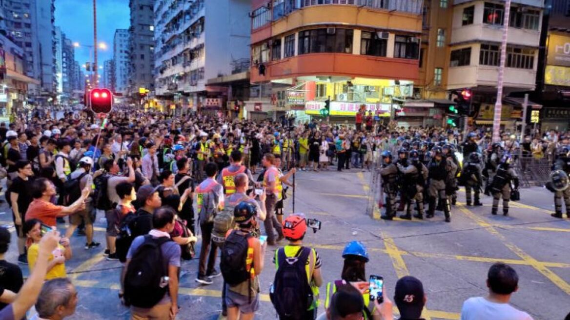Χονγκ Κονγκ: Επεισόδια ανάμεσα σε διαδηλωτές και αστυνομικούς
