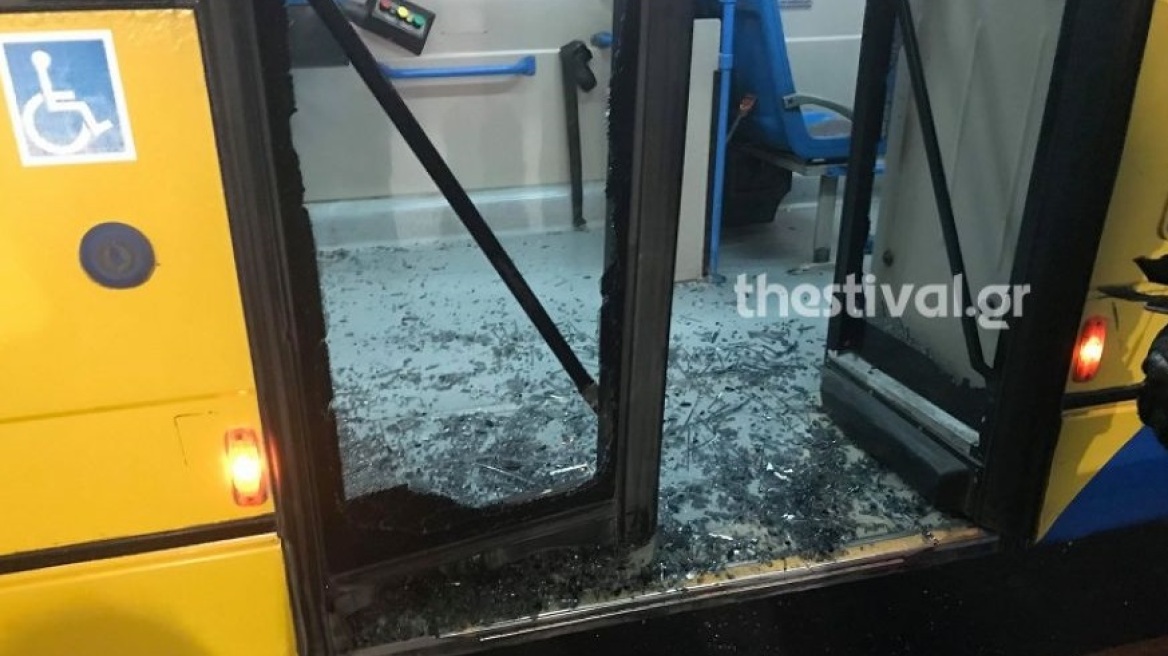 Θεσσαλονίκη: Αλλοδαποί έκαναν γυαλιά - καρφιά λεωφορείο του ΟΑΣΘ