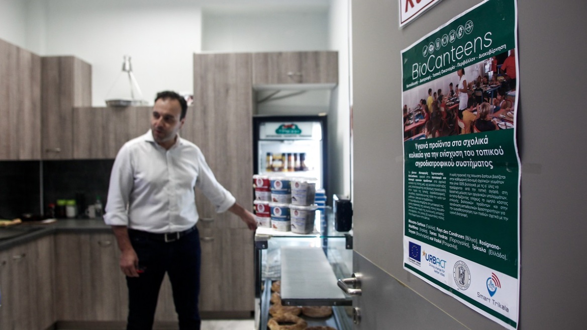 Στα Τρίκαλα η πρώτη «βιοκαντίνα» σε δημοτικό σχολείο με σάντουιτς ολικής και φρέσκα φρούτα