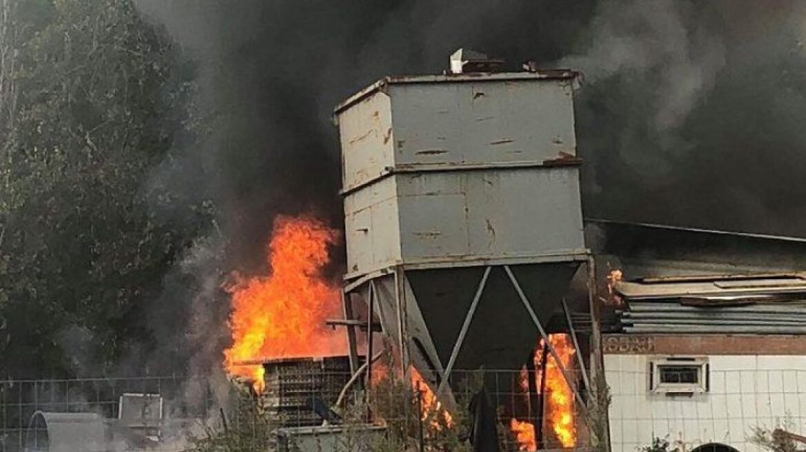 Φωτιά σε ξυλουργείο στο Ηράκλειο