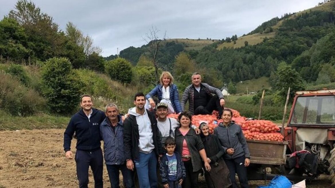 Ο Τζόκοβιτς μάζεψε πατάτες σε χωριό της Σερβίας! 