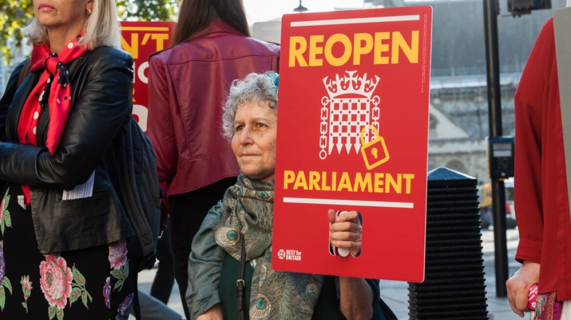 «Λουκέτο» στη βρετανική Βουλή: «Πατέρας του ψέματος ο Τζόνσον» λένε οι ενάγοντες