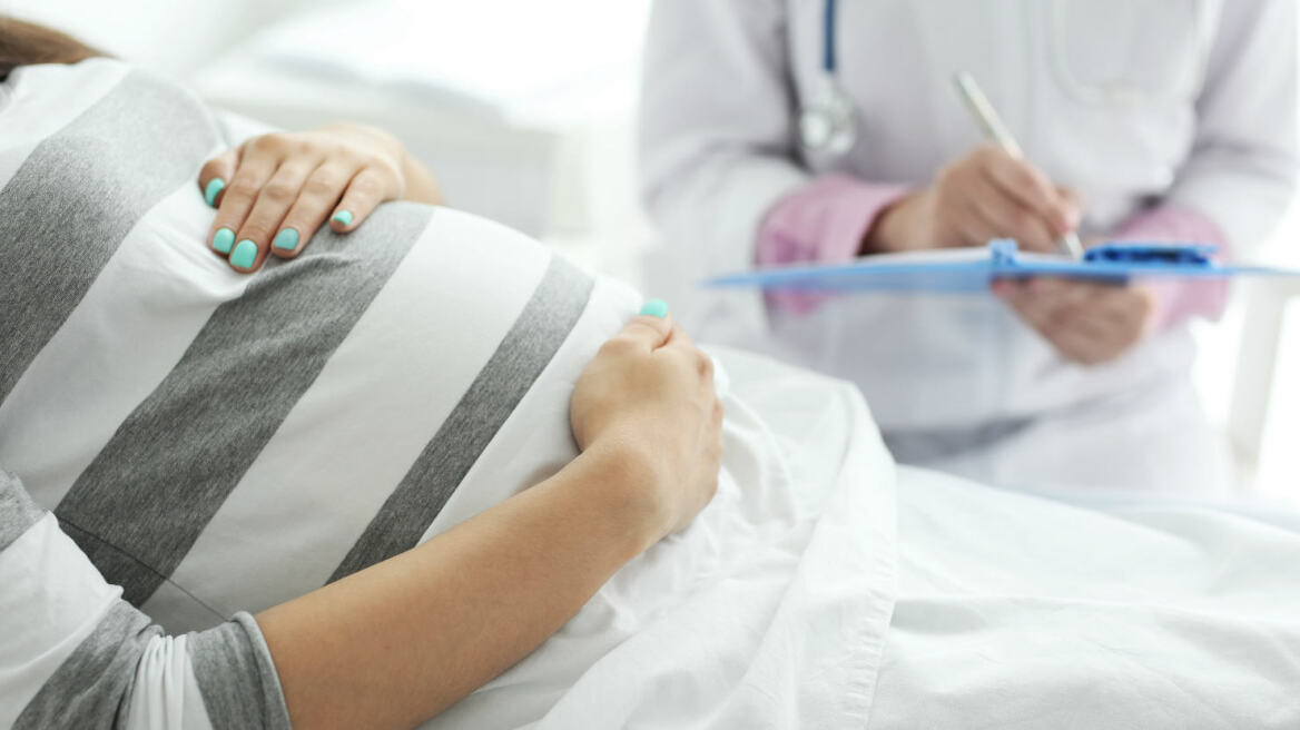 Ερευνα: Οι ρύποι της ατμόσφαιρας φθάνουν μέχρι τον πλακούντα του εμβρύου