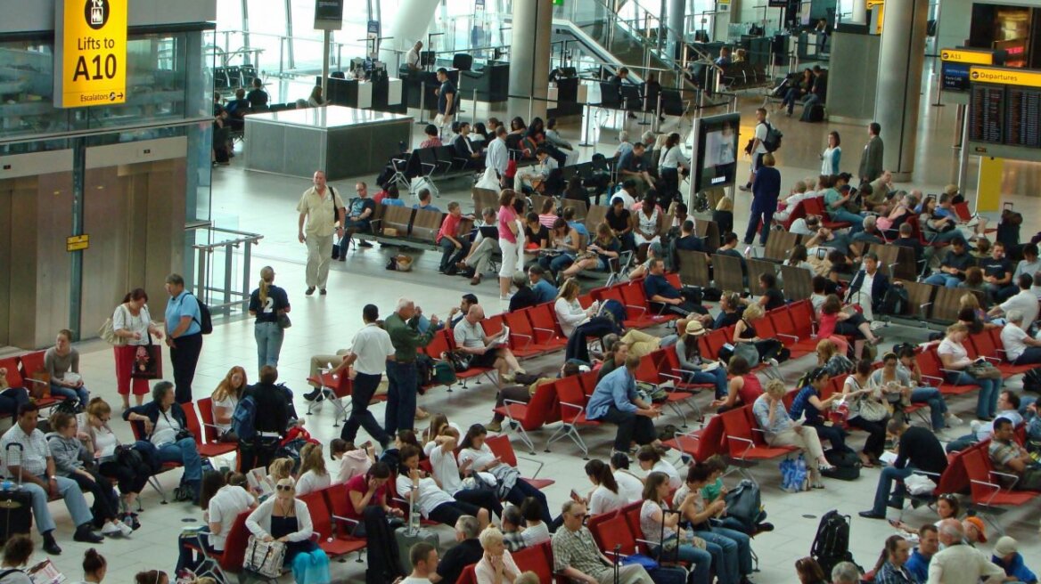 Γιατί οι αεροπορικές εταιρείες εκδίδουν υπεράριθμα εισιτήρια