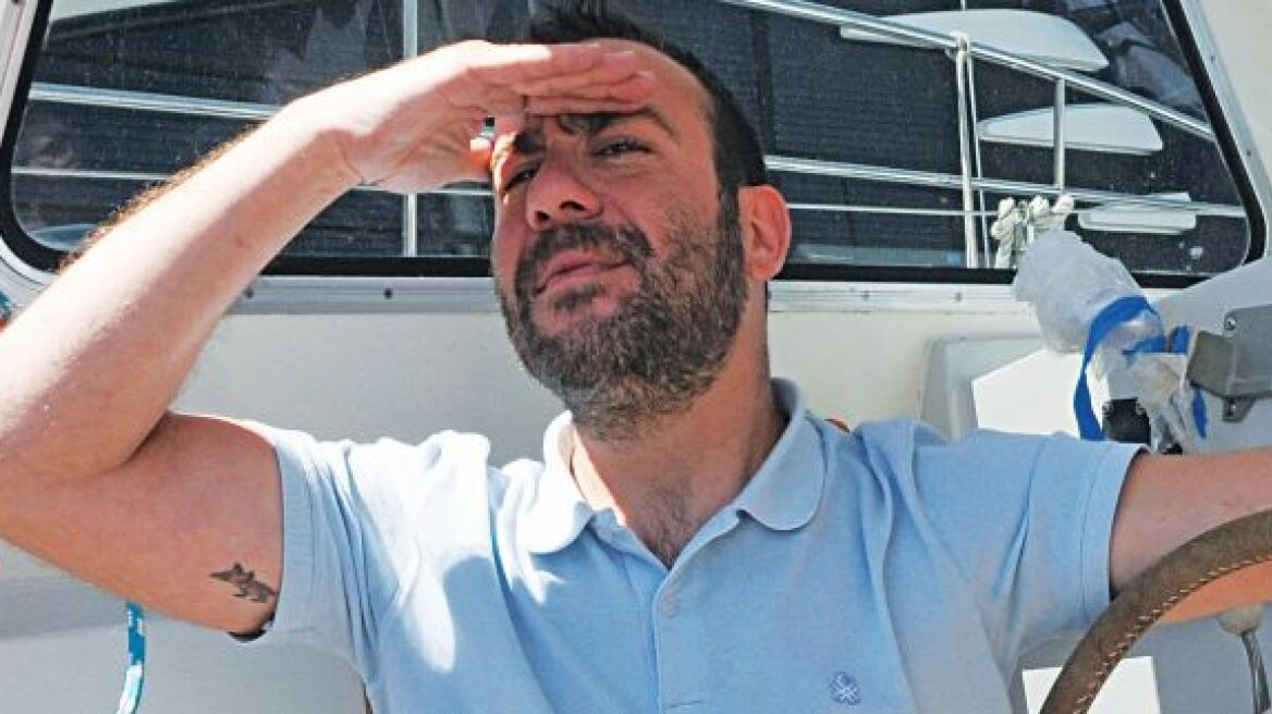 Σωτήρης Καλυβάτσης: Δεν μένω πια στο σκάφος μου λόγω κρίσης