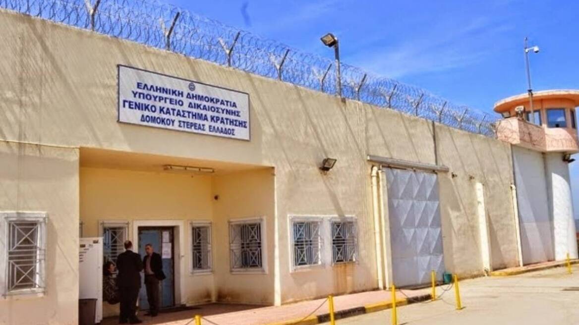 Έλεγχοι στα κελιά των φυλακών Δομοκού - Εντοπίστηκαν ηχεία, μηχανές καφέ και ψησταριές 