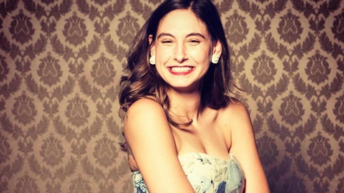 Η Φωτεινή Αθερίδου φωτογραφίζει τον... Θοδωρή της 