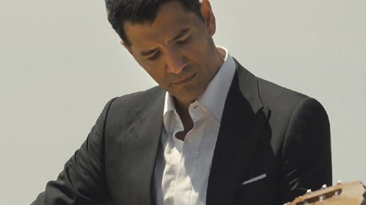 Σάκης Ρουβάς: Ερμηνεύει το Shallow με την Έλενα Παπαρίζου