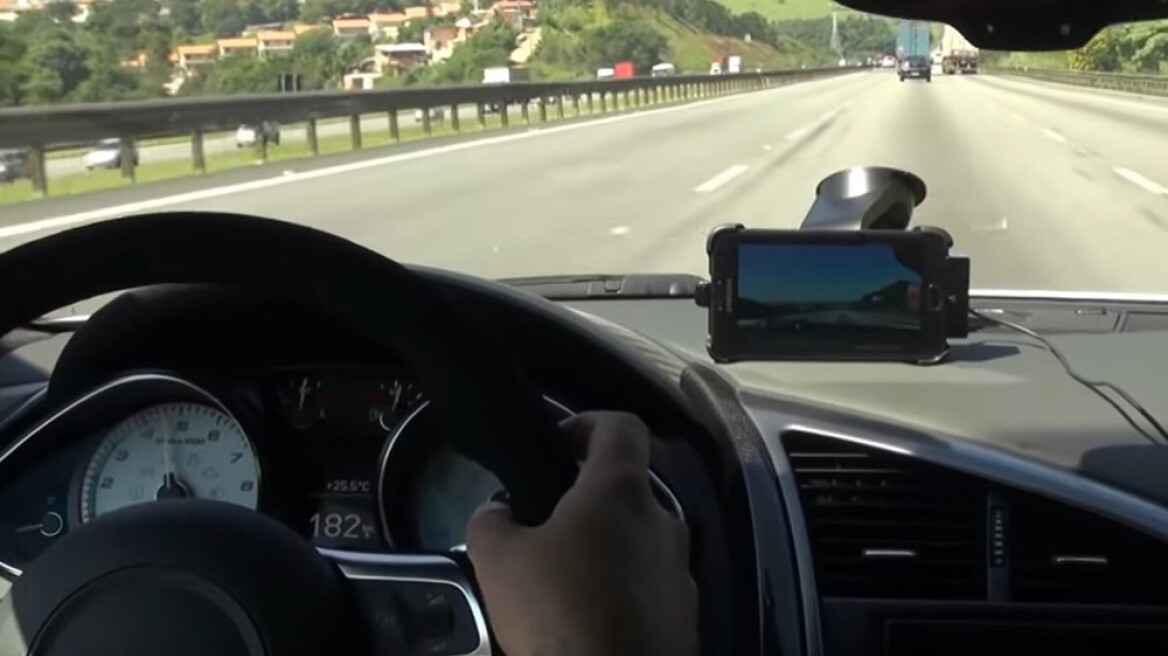 H κόντρα του αιώνα: Ένα Audi R8 “πατάει” δυο μηχανές υψηλού κυβισμού (video)