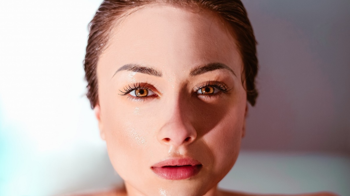 Το DIY toner που εξαλείφει τα σπυράκια