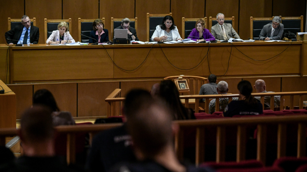 Δίκη Χρυσής Αυγής: Επαγγελματική η σχέση μου με το κόμμα, είπε η πρώην σύντροφός του Λαγού