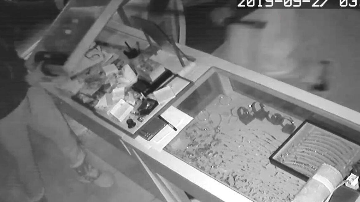 Κινηματογραφική διάρρηξη σε κοσμηματοπωλείο στην Αλεξάνδρεια