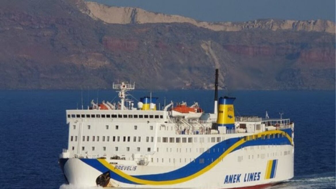 Αναχώρησε το «Πρέβελης» από το λιμάνι της Σητείας όπου προσέκρουσε