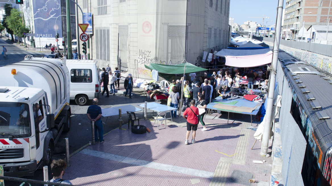 Νέο «χτύπημα» στο παρεμπόριο - Κατασχέθηκαν πέντε τόνοι αντικειμένων στον Πειραιά 