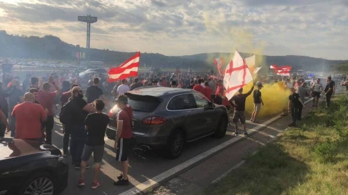 Champions League, Ερυθρός Αστέρας-Ολυμπιακός: Θερμή υποδοχή στο Βελιγράδι με... πάρτι στην εθνική οδό