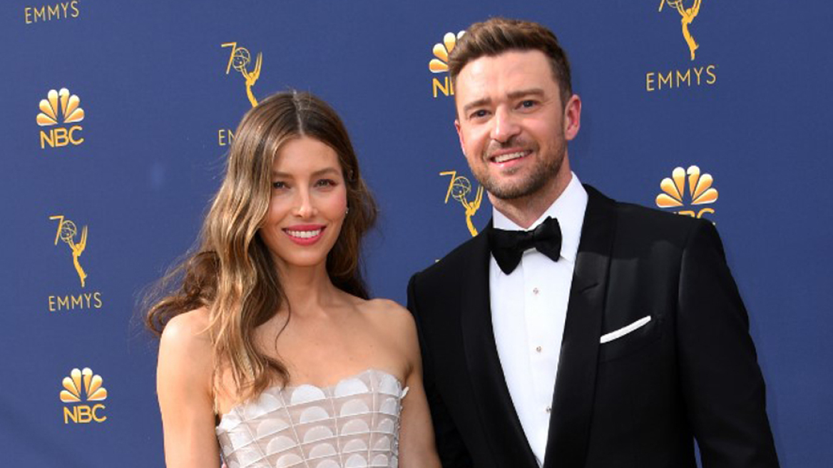 Φαρσέρ άρπαξε από το πόδι τον Τζάστιν Τίμπερλεϊκ: Πώς αντέδρασε η σύζυγός του, Τζέσικα Μπίελ