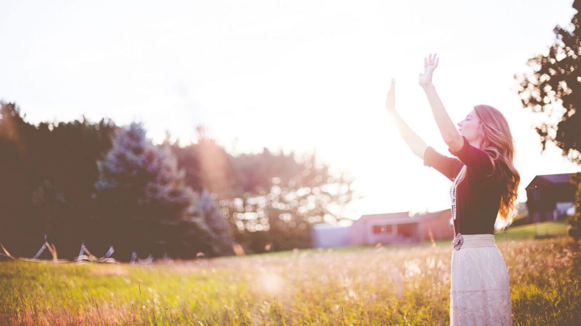 Να γιατί κάποιες γυναίκες αργούν να μπουν στην εμμηνόπαυση