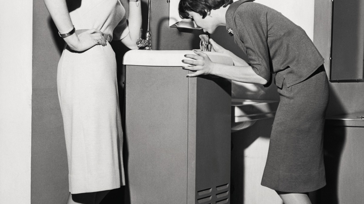 Ψηλοτάκουνα στο χώρο εργασίας: Αυτή η μάστιγα