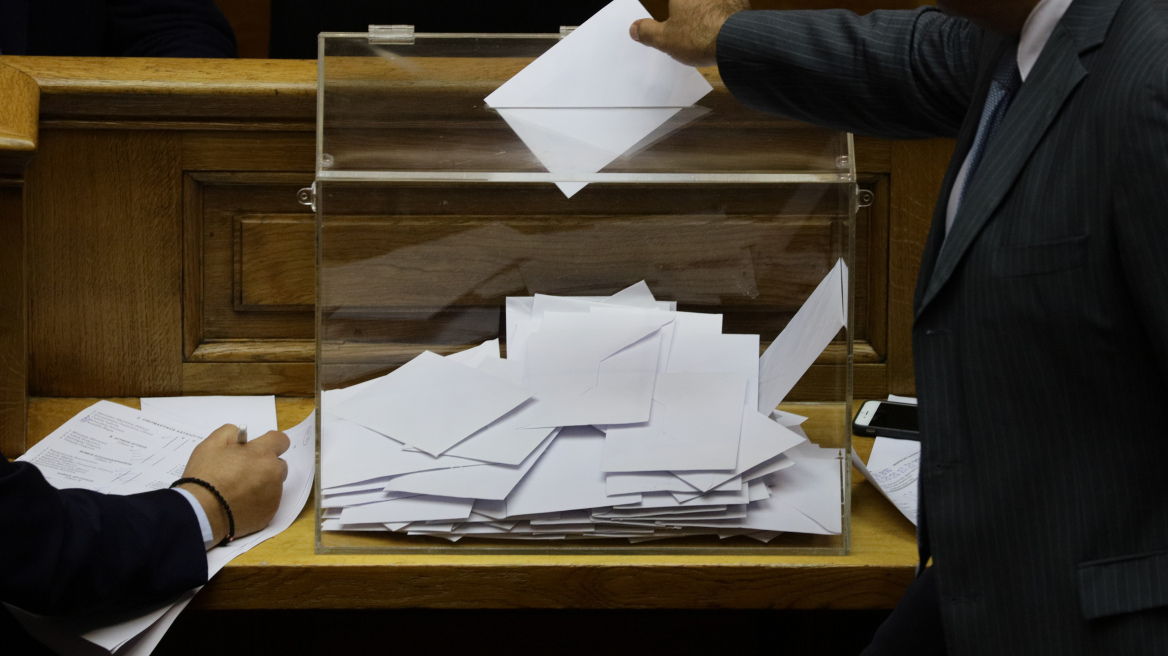 Προανακριτική για Παπαγγελόπουλο: Ψάχνουν να βρούν τους 6 που δεν ψήφισαν «ναι»