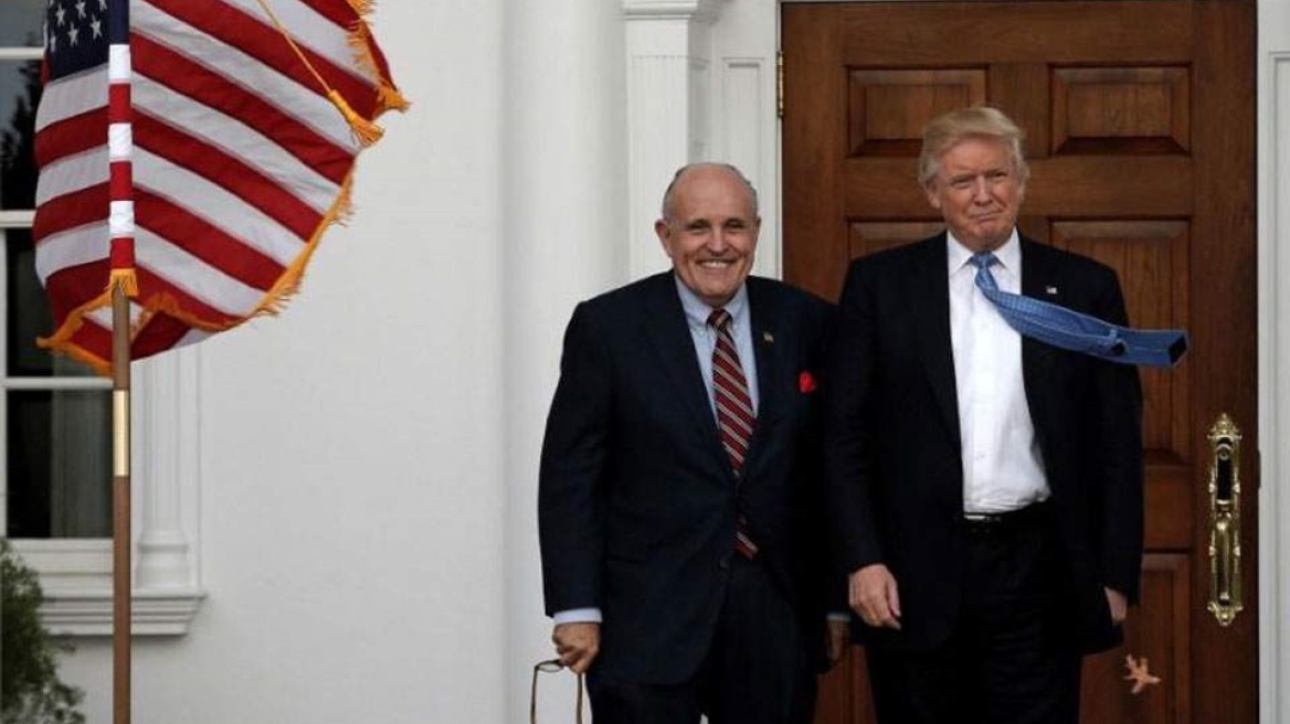 ΗΠΑ - υπόθεση Μπάιντεν: Συνελήφθησαν δύο συνεργάτες του Ρούντι Τζουλιάνι