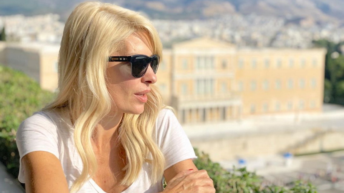 Σπάνιο στιγμιότυπο: Μενεγάκη - Παντζόπουλος για φαγητό με την 4χρονη Μαρίνα