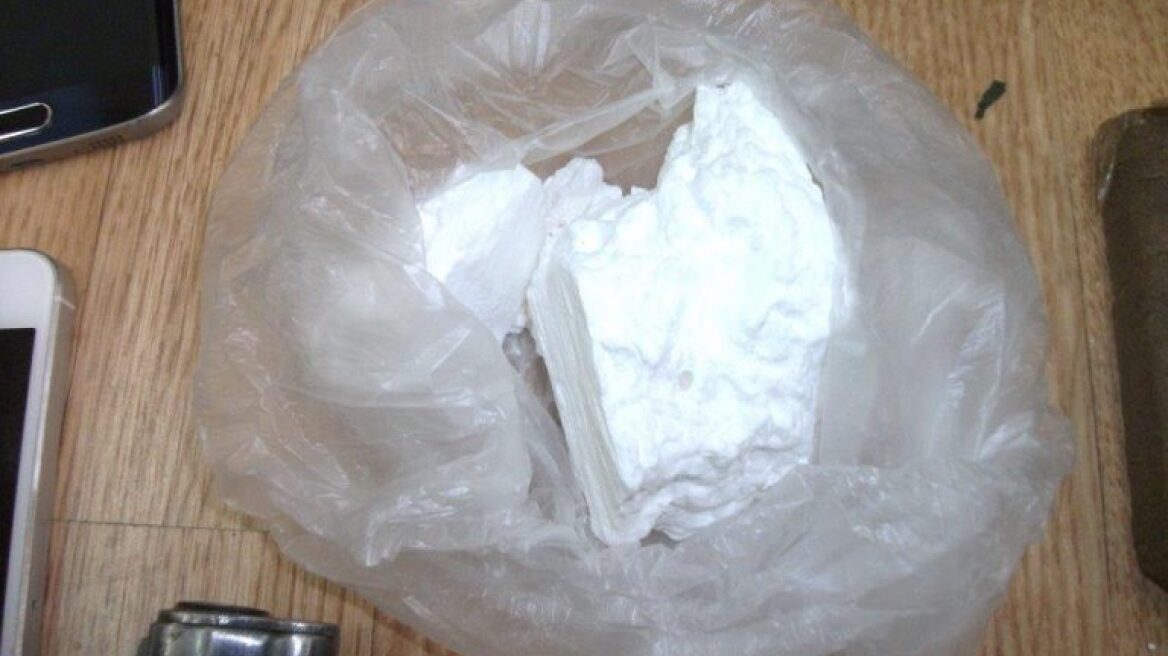 Έκρυβε 120 δόσεις ηρωίνης σε γιαπί στον Βόλο 