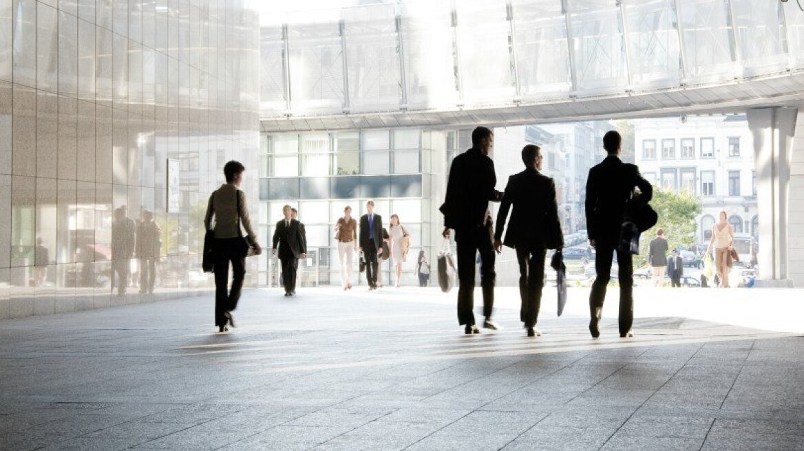 Βρετανική έρευνα προειδοποιεί: Tέσσερις στους δέκα εργαζόμενους έχουν... «κρασάρει»!