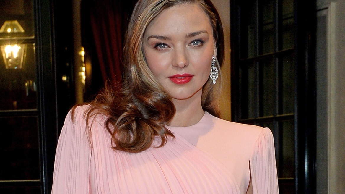 Το εξώφυλλο της Μιράντα Κερ λίγο πριν γεννήσει το γιο της