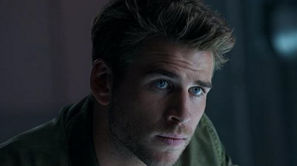 Λίαμ Χέμσγουορθ: Τα καυτά φιλιά με ξανθιά καλλονή μετά το χωρισμό 