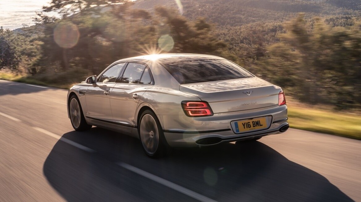 Bentley Flying Spur Blackline: O πλούτος δεν κρύβεται
