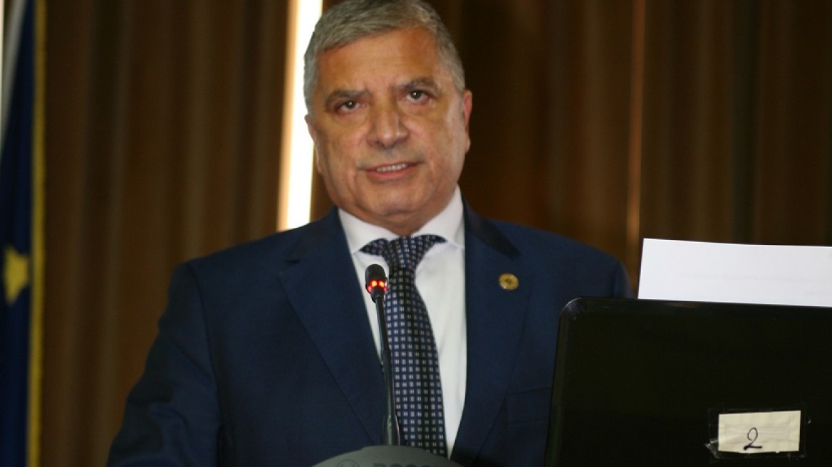 Επιστολή Πατούλη σε δημάρχους: «Καμία ανοχή» στην παράνομη αφισορύπανση