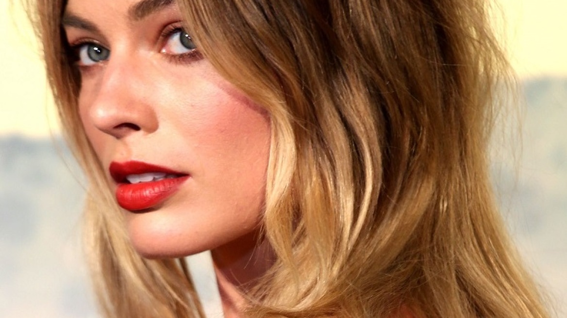 H Margot Robbie αποδεικνύει ότι αυτή είναι η πιο έξυπνη επιλογή σε φόρεμα για το φθινόπωρο