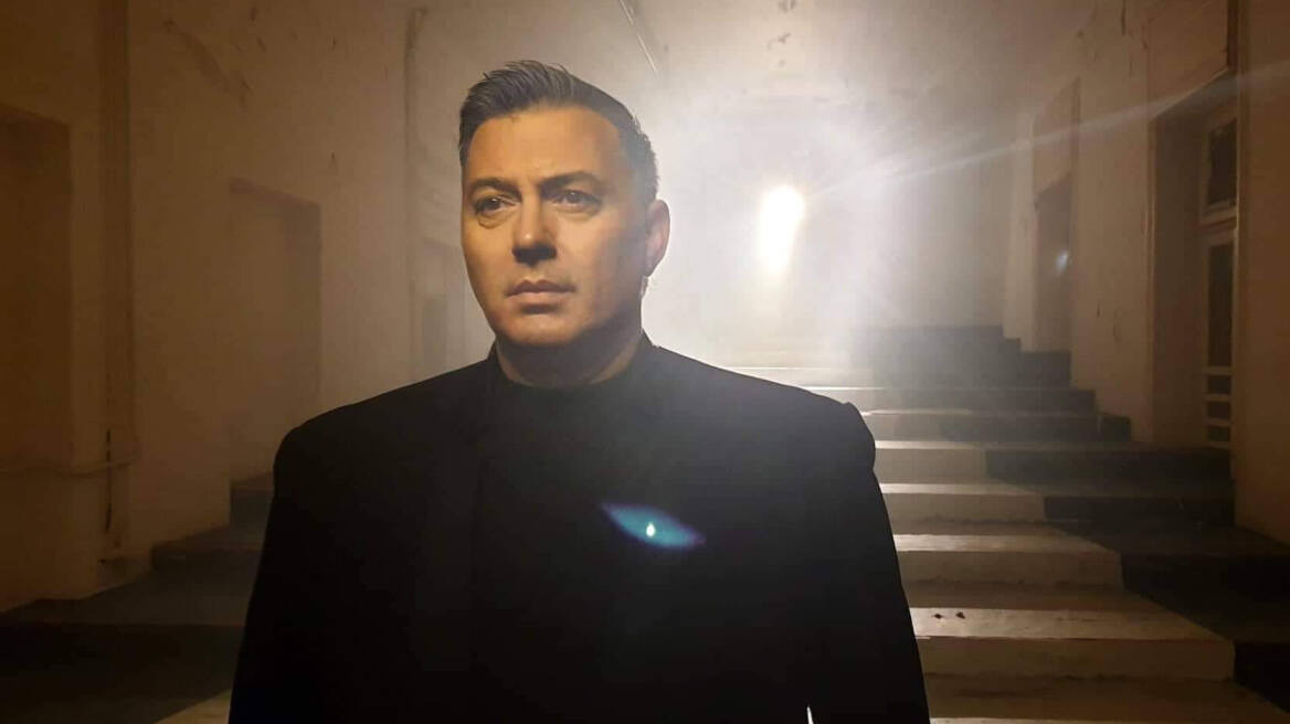 «Τα έχω όλα»: Η επιτυχία του φετινού χειμώνα από τον Νίκο Μακρόπουλο