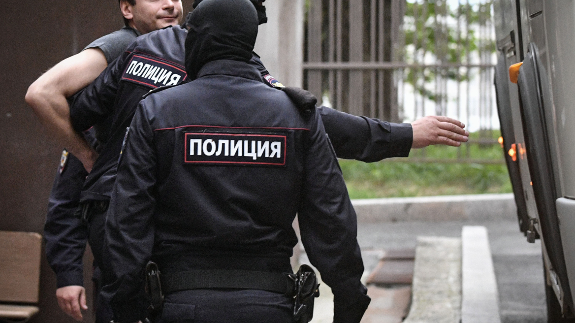 Ρώσοι αστυνομικοί έκαψαν τα οπίσθια υπόπτου για ληστεία