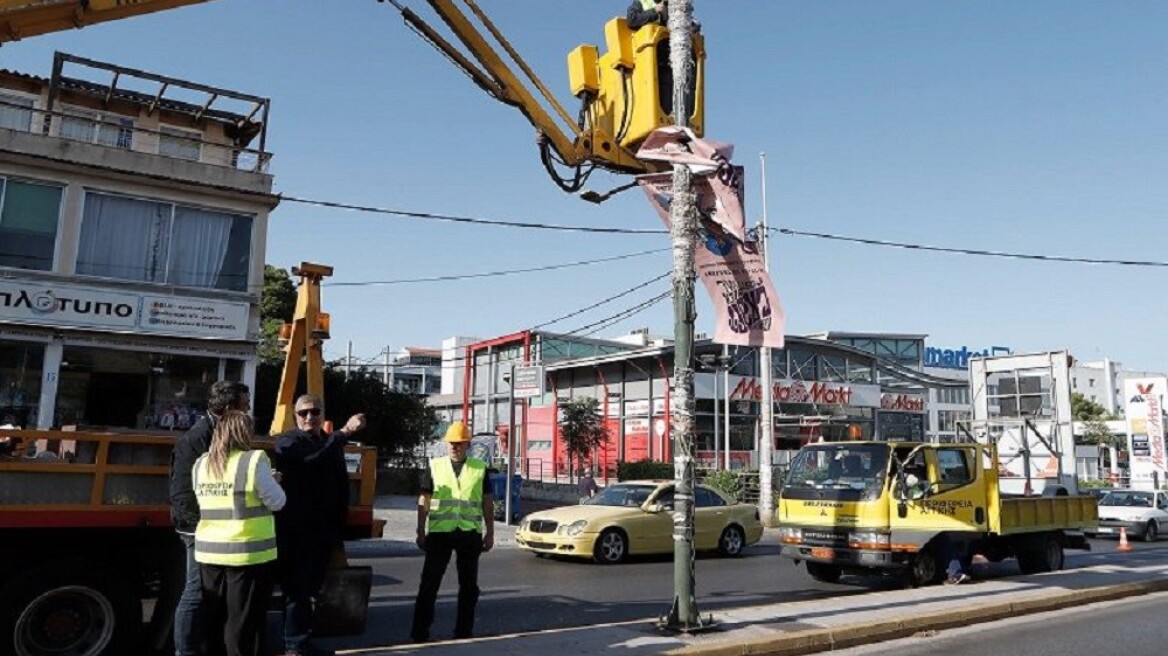Τέλος στις παράνομες διαφημιστικές πινακίδες στην Αττική