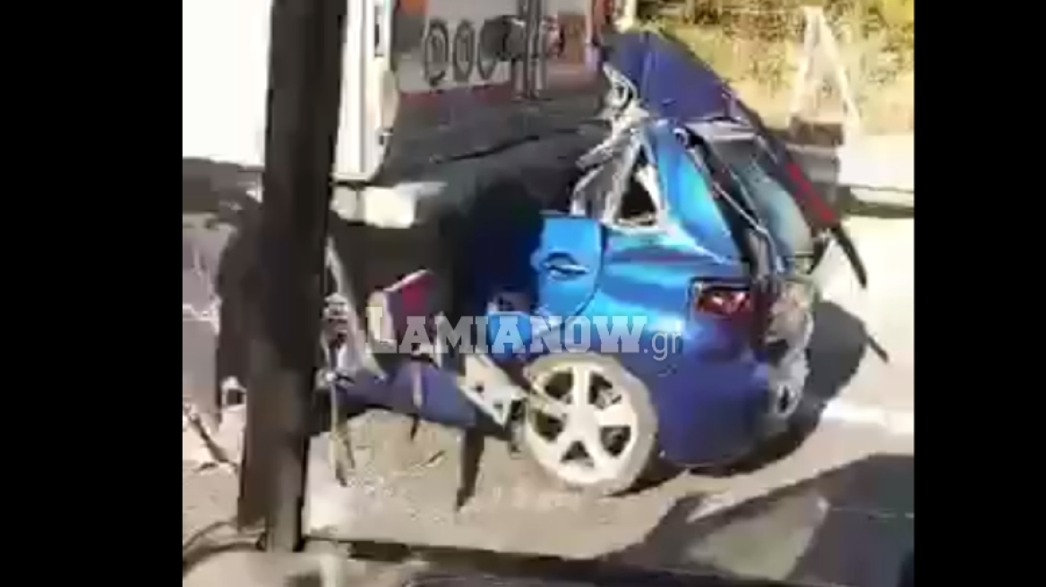 Αυτοκίνητο σφηνώθηκε κάτω από νταλίκα στην Αθηνών-Λαμίας - Νεκρός ο οδηγός