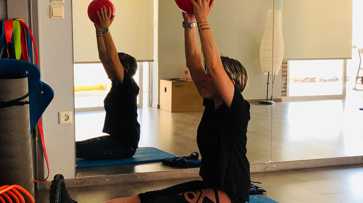 Πόνος στα γόνατα: Τέσσερις ασκήσεις για να τον νικήσετε