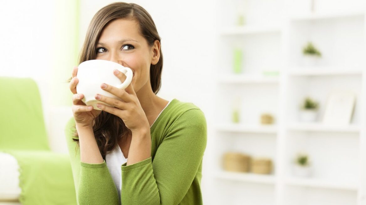 Το ρόφημα που καταπολεμά τη φλεγμονή και εμποδίζει τη συσσώρευση λίπους