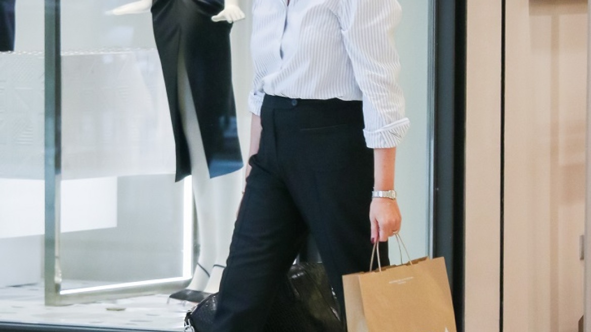 H Φώφη Γεννηματά κάνει shopping therapy με την κόρη της Αιμιλία 