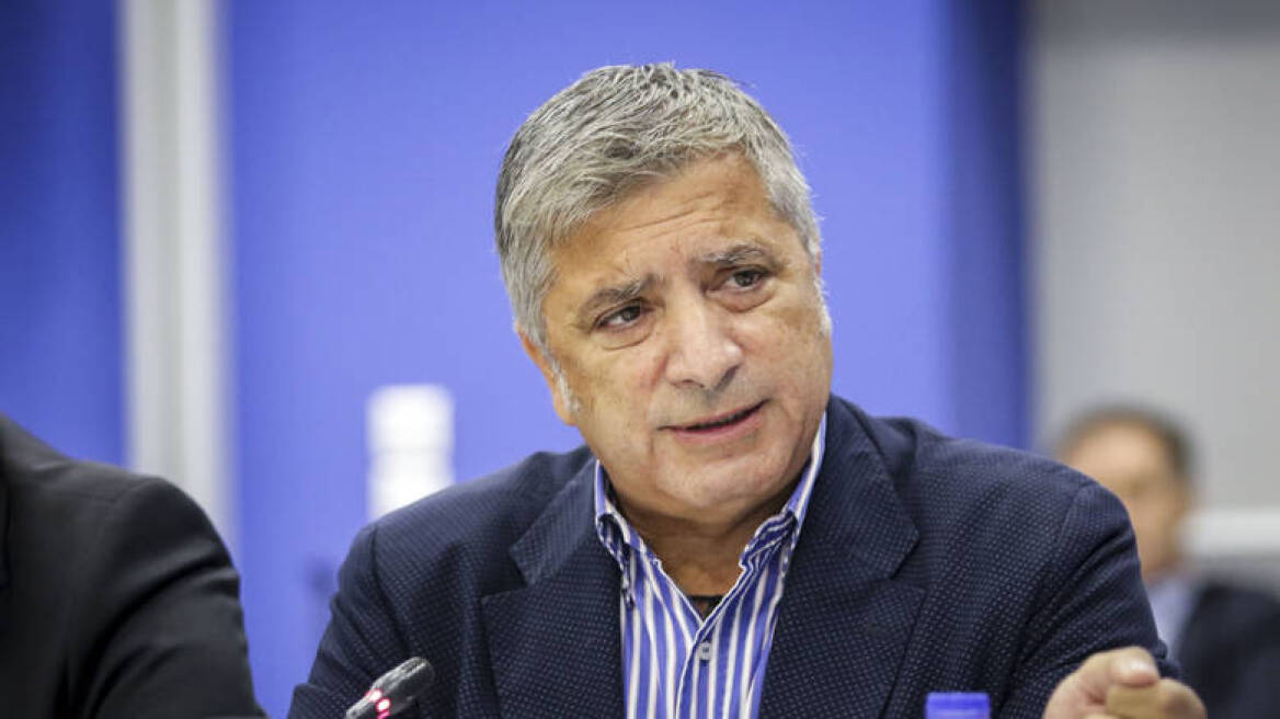 Πατούλης: Ζητά παρέμβαση Τροχαίας και Εισαγγελίας για την «παράνομη αφισοκόλληση» από τον ΣΥΡΙΖΑ