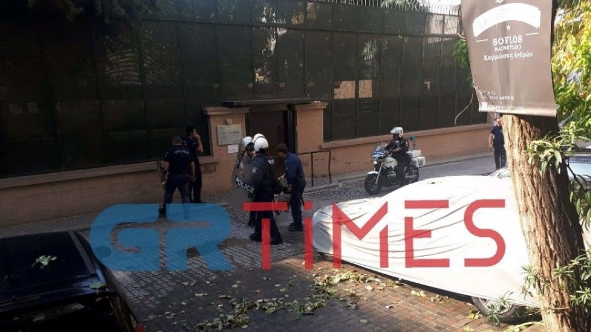 Τουρκικό ΥΠΕΞ: Τρομοκράτες και συνεργάτες του PKK τα μέλη του Ρουβίκωνα!