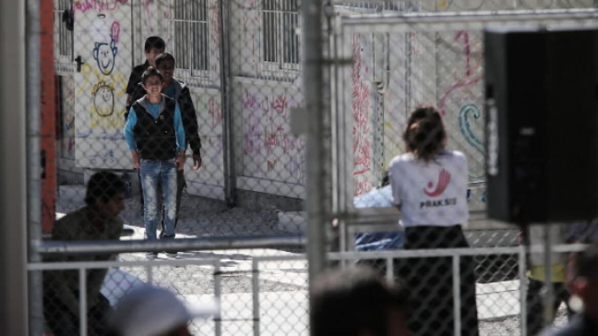 Μετακινούνται 1.000 πρόσφυγες από τα νησιά έως τη Δευτέρα