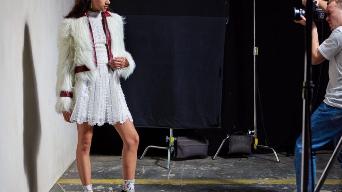 Η H&M προσαρμόζει την υψηλή ραπτική στον καθημερινό τρόπο ντυσίματος