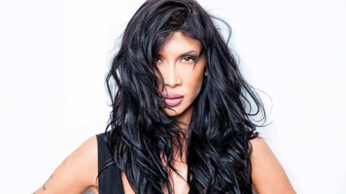 Φωτογραφίες: Τηλεφώνημα για βόμβα στο κέντρο που εμφανίζονται Πάολα και Κουρκούλης 