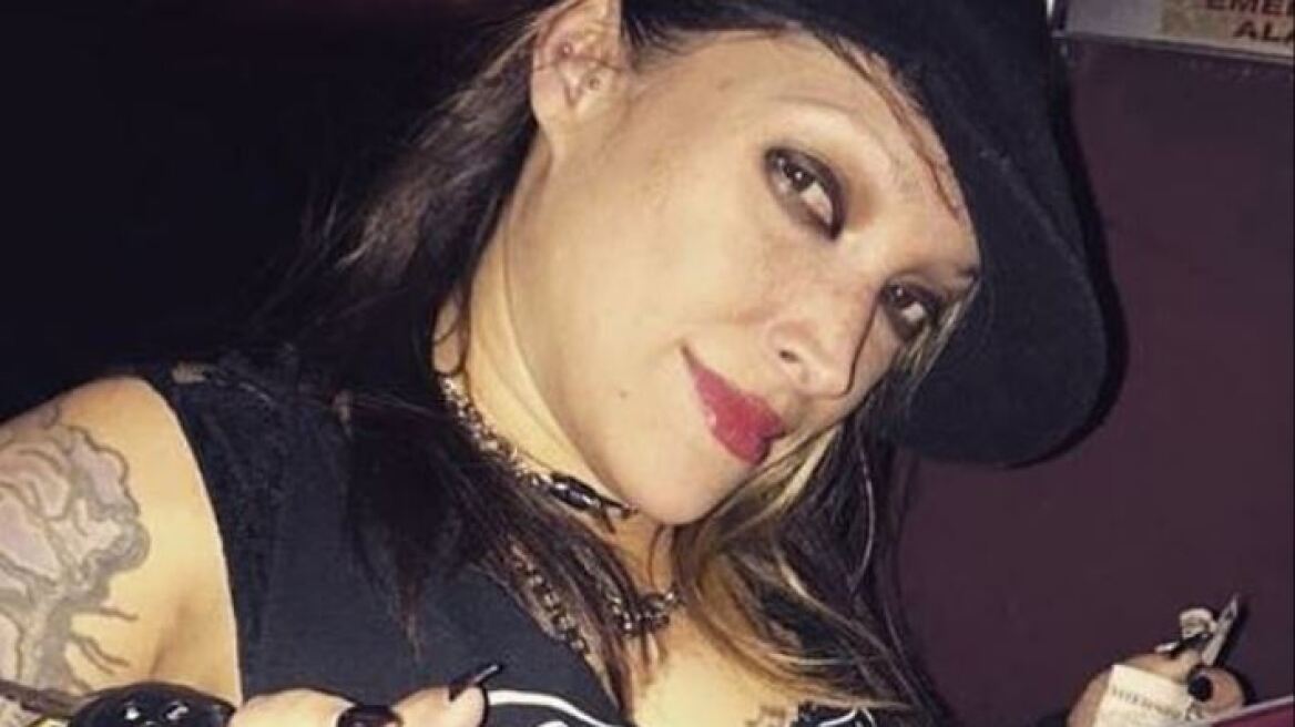 Πορνοστάρ μαχαίρωσε στο πόδι τον σύντροφό της επειδή κοιμήθηκε με άλλη γυναίκα